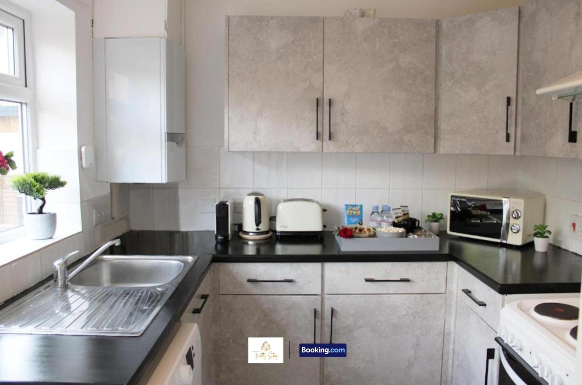 4 Bedroom House With Parking Near City Centre By Trinity Stays Short Lets & Serviced Accommodation Cambridge Exterior foto